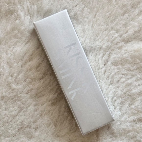 Kiss & Smink Tinted Lip Oil in Peony - Picture 3 of 4